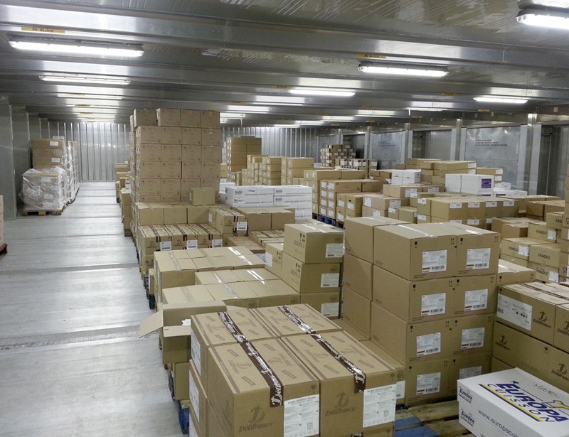 This model is 9 x 40' SuperStores with a floor area of approx. 240m²