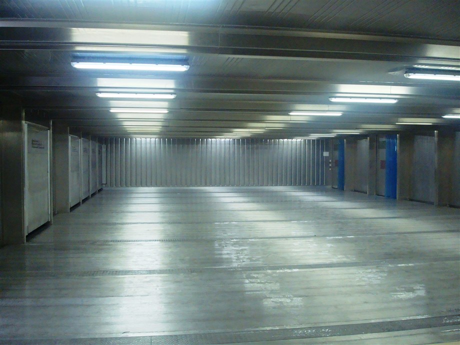 Almost 3000 ft² 40' wide 80' long SuperStore cold room with multiple doors